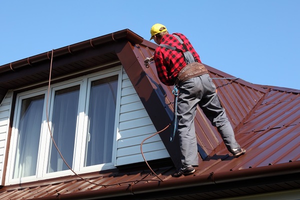 How to Paint a Roof – Roof Painting Tips & Guide